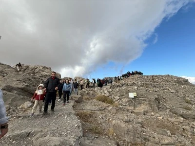Cudi Dağı'nda &quot;Cumhuriyet Yürüyüşü&quot; düzenlendi