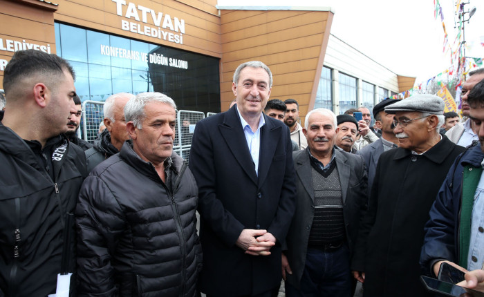 DEM Parti Eş Genel Başkanlarından Hatimoğulları Van'da, Bakırhan Bitlis'te nevruz kutlamasına katıldı