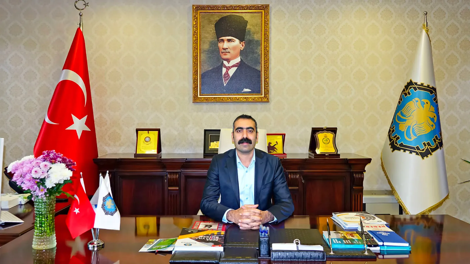 DEM Partili Diyarbakır B&uuml;y&uuml;kşehir Belediye Eş Başkanı G&ouml;revinden İstifa Etti