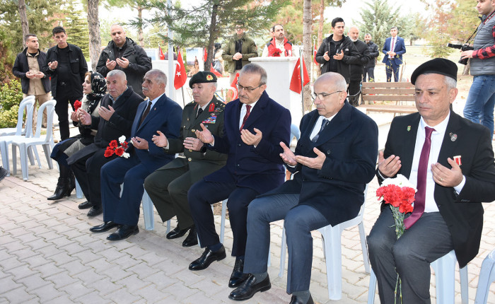 Deprem bölgesinde Çanakkale Deniz Zaferi'nin 110. yılı dolayısıyla törenler düzenlendi