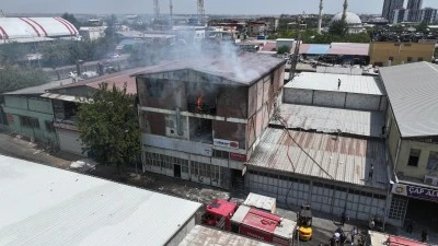 Diyarbakır'da 1. Sanayi Sitesi'ndeki bir iş yerinde yangın çıktı