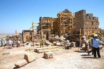 Diyarbakır'da 3 bin yıllık Zerzevan Kalesi'nin restorasyonuna başlandı