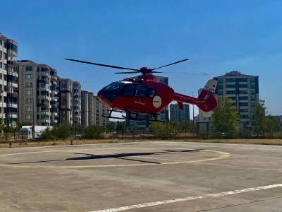 Diyarbakır'da ambulans helikopter uyluk kemiği kırılan 74 yaşındaki hasta için havalandı