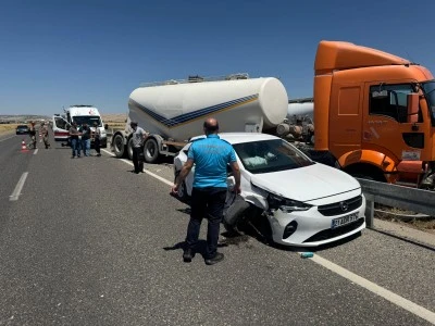Diyarbakır'da beton mikseri ile otomobilin çarpıştığı kazada 1 kişi yaralandı