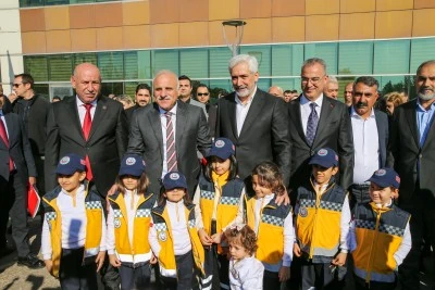 Diyarbakır'da çok sayıda sağlık kuruluşu ve ambulans törenle hizmete alındı