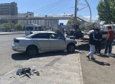 Diyarbakır'da devrilen otomobilin sürücüsü yaralandı