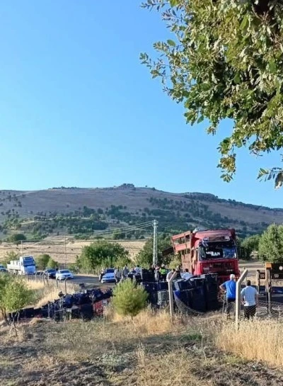 Diyarbakır'da devrilen tırın sürücüsü yaralandı