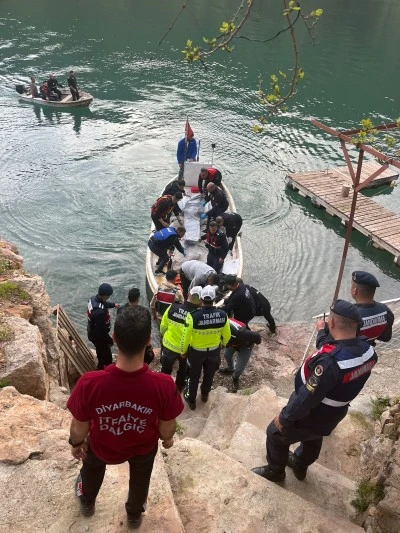 Diyarbakır'da Fırat Nehri'ne d&uuml;şen kişinin cenazesi ulaşıldı