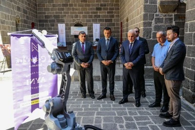 Diyarbakır'da iki mühendisin geliştirdiği &quot;endüstriyel robot kol&quot;un tanıtımı yapıldı