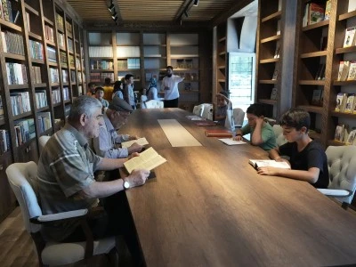 Diyarbakır'da imamın kurduğu kütüphane 7'den 70'e kitapseverleri ağırlıyor