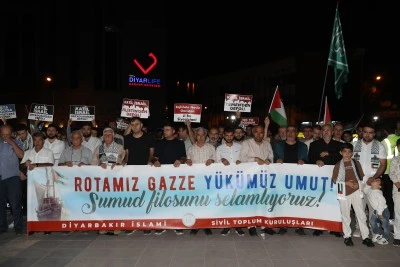 Diyarbakır'da İsrail'in Küresel Sumud Filosu'na saldırısı protesto edildi