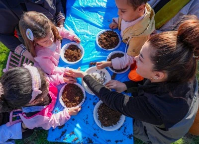 Diyarbakır'da minik eller &quot;yeşil vatan&quot; için tohum topları hazırlıyor