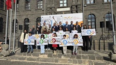 Diyarbakır'da resim ve fotoğraf yarışmasında dereceye girenlere ödülleri verildi