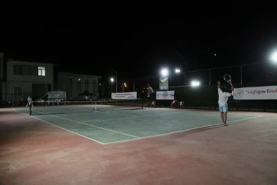 Diyarbakır'da sağlık çalışanları için organize edilen tenis turnuvası sona erdi