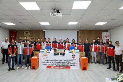 Diyarbakır'da veterinerlik ekipmanları dağıtıldı
