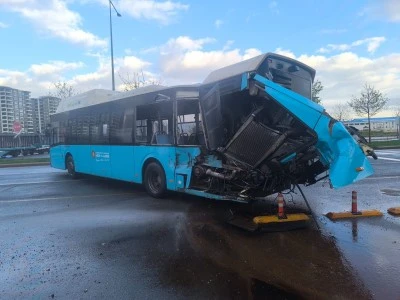 Diyarbakır'da yük treni otobüse çarptı