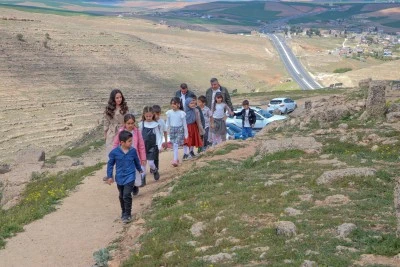 Diyarbakır'ın &quot;minik kültür elçileri&quot; tarihi mekanları tanıtıyor