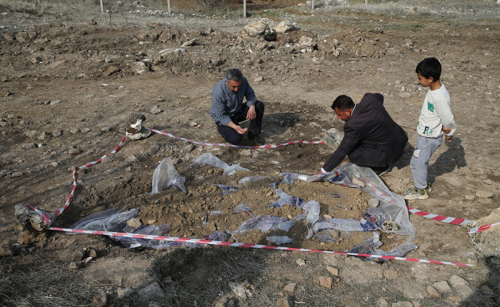 Diyarbakır'da mezar kazısında bulunan mozaik ile ilgili inceleme yapıldı