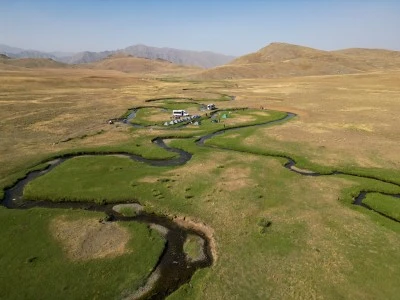 Doğaseverler Alandeşt Yaylası'ndaki mendereslerin arasında kamp keyfi yaşıyor