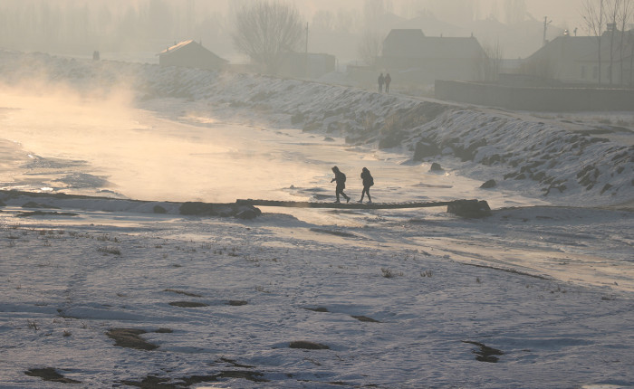 Doğu Anadolu'da 4 ilde soğuklar nehir, dere ve şelaleyi dondurdu
