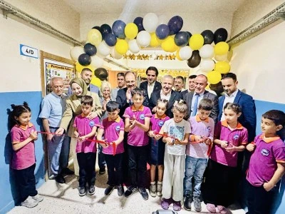 Ebru Gündeş Hayranlarından Siirt’te Kütüphane