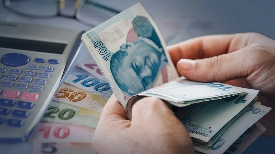 Emeklilere 3.552 TL zam farkı &ouml;denecek! SSK, Bağ-Kur ve Emekli Sandığı i&ccedil;in zamlı maaş hesapları değişti, &ouml;deme takvimi netleşiyor