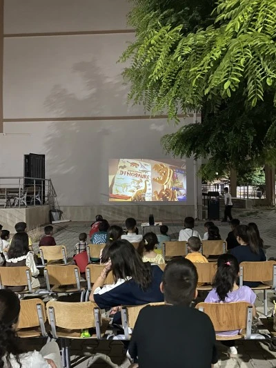 Eruh'ta Yıldızların Altında A&ccedil;ık Hava Sineması Etkinliği D&uuml;zenlendi