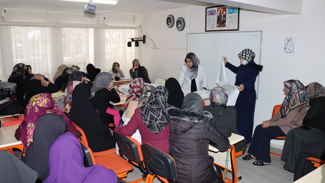 Erzincan'da kadınlara gassallık eğitimi veriliyor
