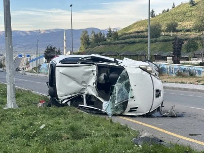 Erzurum'da takla atan otomobildeki 2 kişi yaralandı