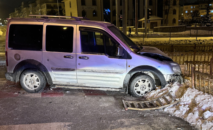 Erzurum'da iki aracın çarpışması sonucu 7 kişi yaralandı