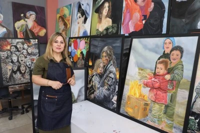 Esengül öğretmen resimleriyle savaş ve göç mağduru kadınların sesi oluyor