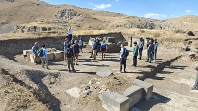 Farklı ülkelerden ziyaretçiler, Bitlis'teki Kef Kalesi'ni gezdi