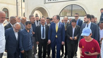 Fatih Erbakan, Bitlis Programının Ardından Veysel Karani T&uuml;rbesi&rsquo;ni Ziyaret Etti