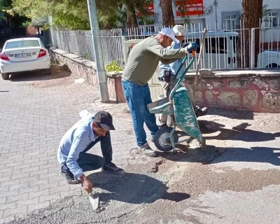 Fırat Mahallesi’nde Yaya Yolları Onarıldı