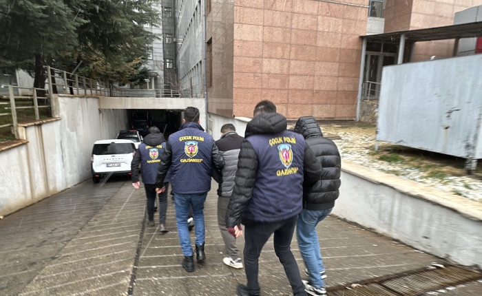 Gaziantep'te bir gencin bıçakla öldürülmesi olayına karışan 2 şüpheli tutuklandı