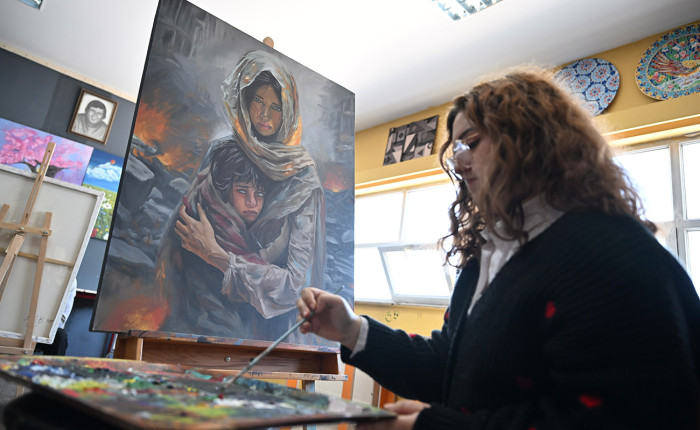 Gaziantep'te lise öğrencileri Gazze'deki dramı tuvallerine yansıttı