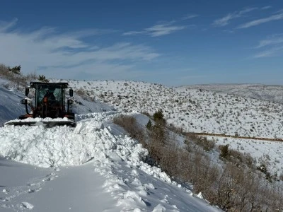 Gerc&uuml;ş'te karla m&uuml;cadele &ccedil;alışmaları s&uuml;r&uuml;yor