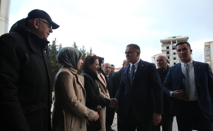 GÜNCELLEME - Van Büyükşehir Belediye Başkanı Abdullah Zeydan görevden uzaklaştırıldı