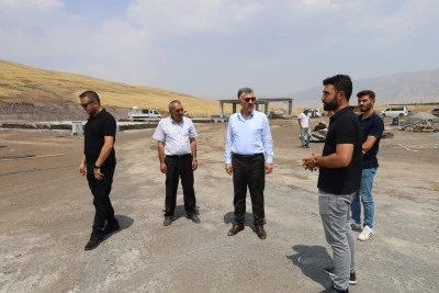 Güroymak Belediye Başkanı Mutlu, canlı hayvan pazarı ve mezbaha inşaatını inceledi