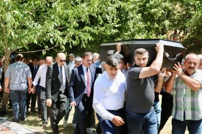 Bitlis Valisi Karakaya, İl Genel Meclis Başkanı Akın'ın cenaze törenine katıldı