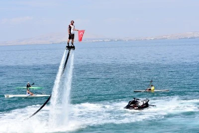 Van'da &quot;AK Gençlik Van GölFest&quot; başladı