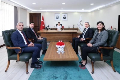 Mardin Valisi Akkoyun, koltuğunu ilkokul öğrencisine devretti