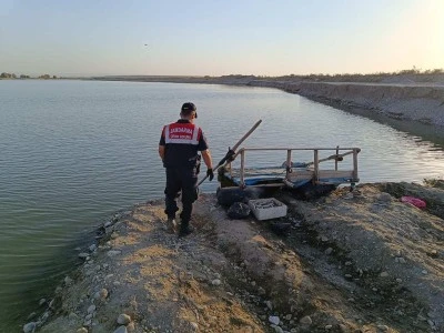 Batman Çayı'ndan 250 metre hayalet ağ çıkarıldı