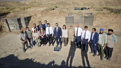 Bitlis Valisi Karakaya, Kef Kalesi'deki kazı alanında incelemede bulundu
