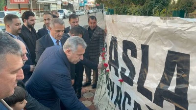 Kozluk Belediye Başkanı Işık ve AK Parti İl Başkanı Şansi'den şehit Aybüke öğretmenin okuluna ziyaret