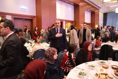 Mardin&nbsp;Valisi Akkoyun, yetim &ccedil;ocuklar ve aileleriyle iftar yaptı