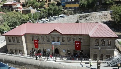 Cumhuriyet'in izlerini taşıyan Bitlis'in &quot;İlk Mektep&quot;i restore edildi