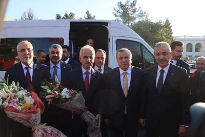 Bakanlar Uraloğlu ve Işıkhan, Midyat Belediyesini ziyaret etti