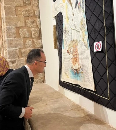 Çin Halk Cumhuriyeti'nin Ankara Büyükelçisi Jiang Xuebin Mardin'de sergi gezdi