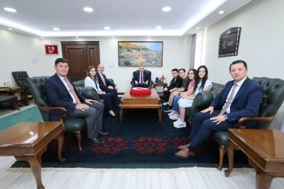 Mardin Valisi Akkoyun, LGS sınavında tam puan alan öğrencileri ağırladı